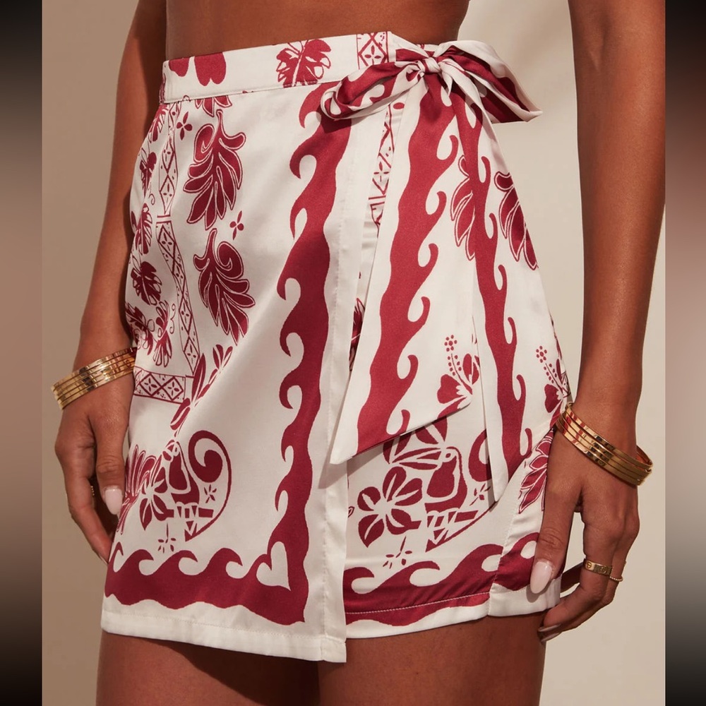 ✨VICI ‘Fiesta del Sol Printed Wrap Skirt’ in White/Rust✨